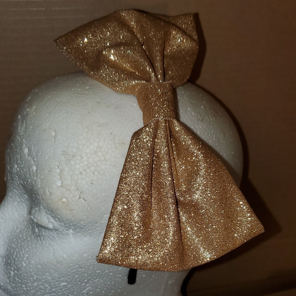 Gold bow